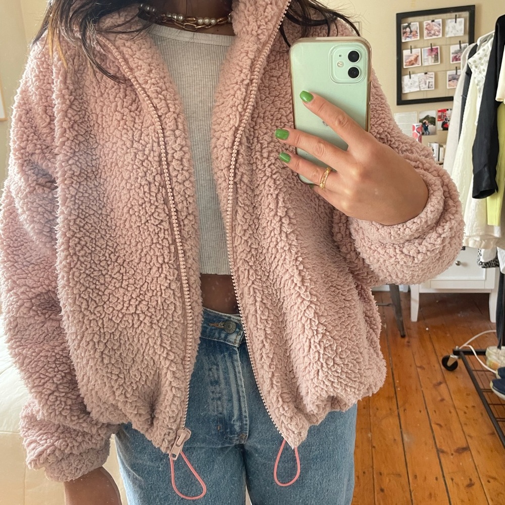 Urban Outfitters light pink fuzzy jacket. Women’s size medium.